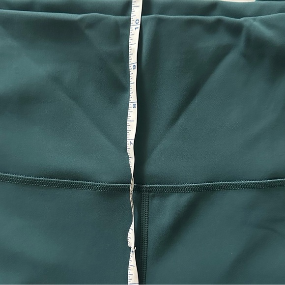 •LULULEMON• Wunder Train Crops Size 12 - Picture 6 of 8